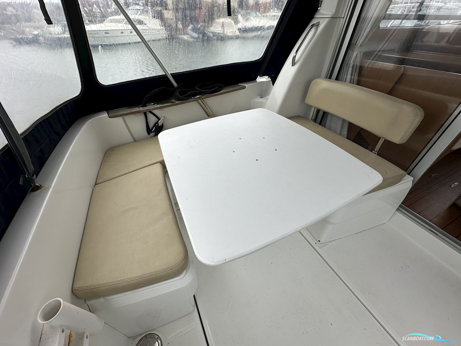 Beneteau Antares 8