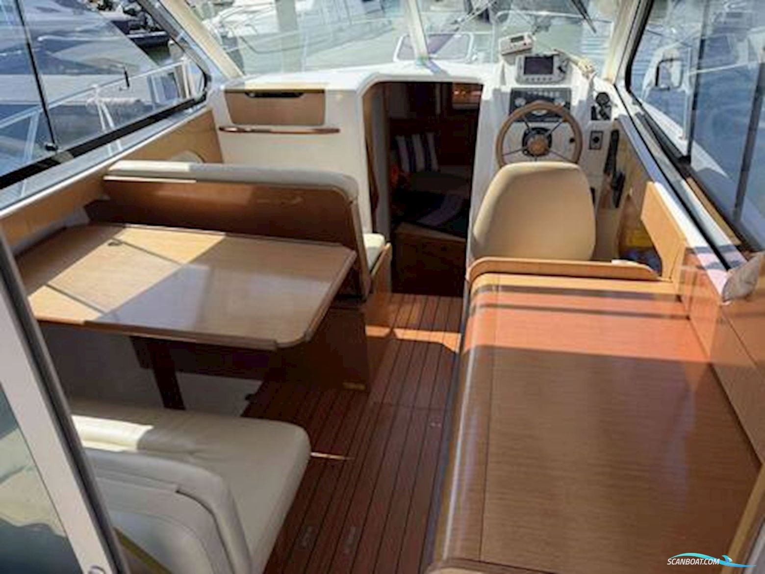 Beneteau Antares 8