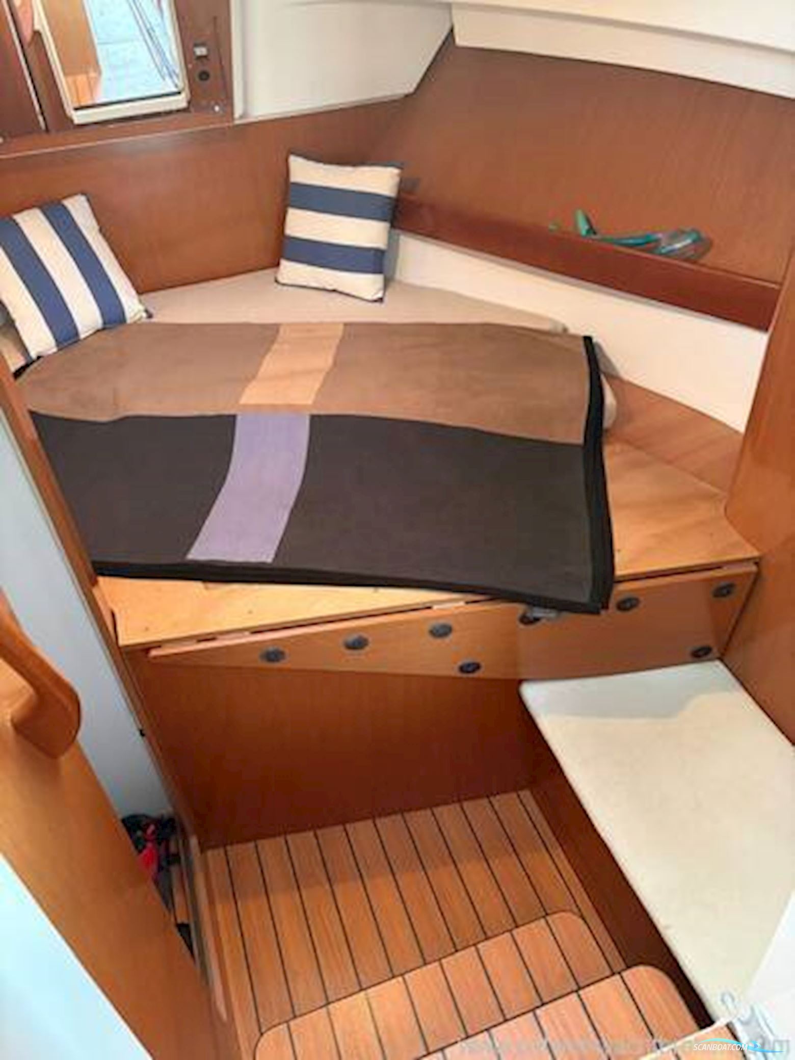 Beneteau Antares 8