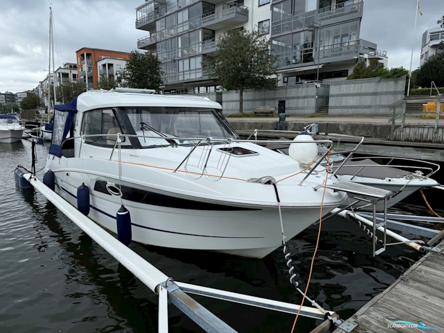 Beneteau Antares 880 Motorbåd 2013, med Suzuki DF 300 APX motor, Sverige