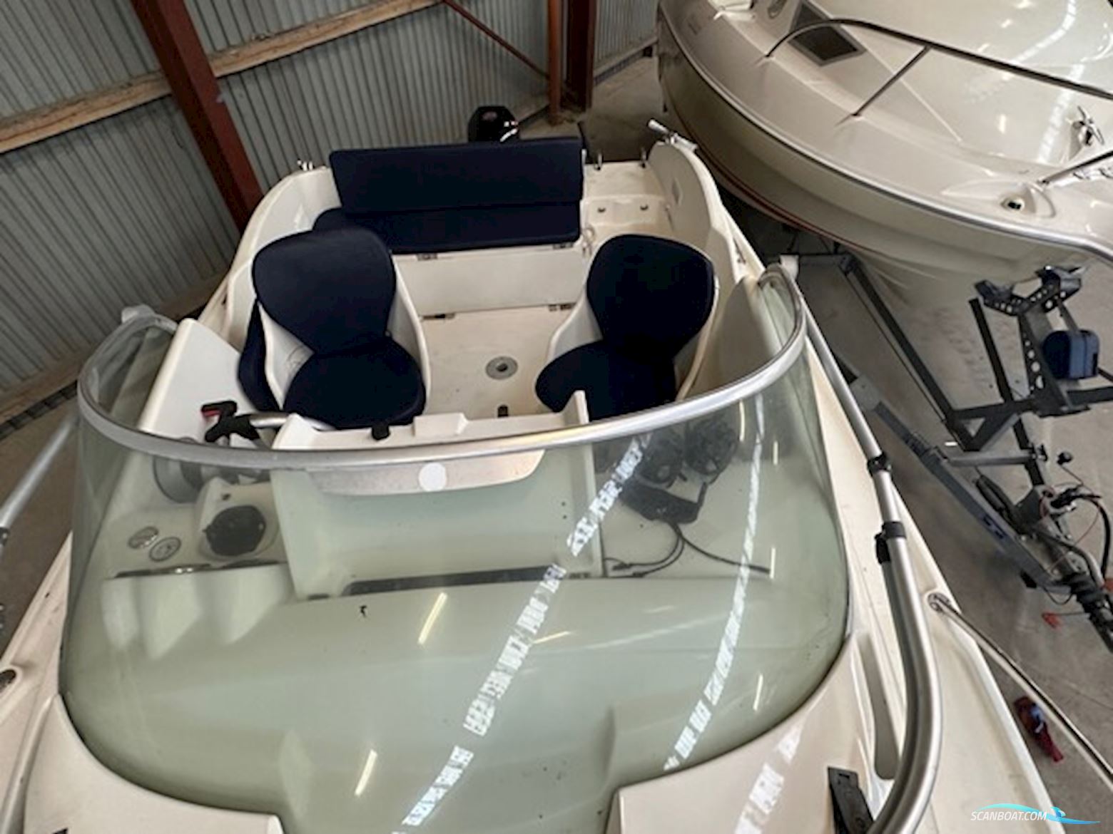 Beneteau Flyer 550 Cabin Med Trailer og Næsten ny Mercury Motor – Klar Til Sæsonen
