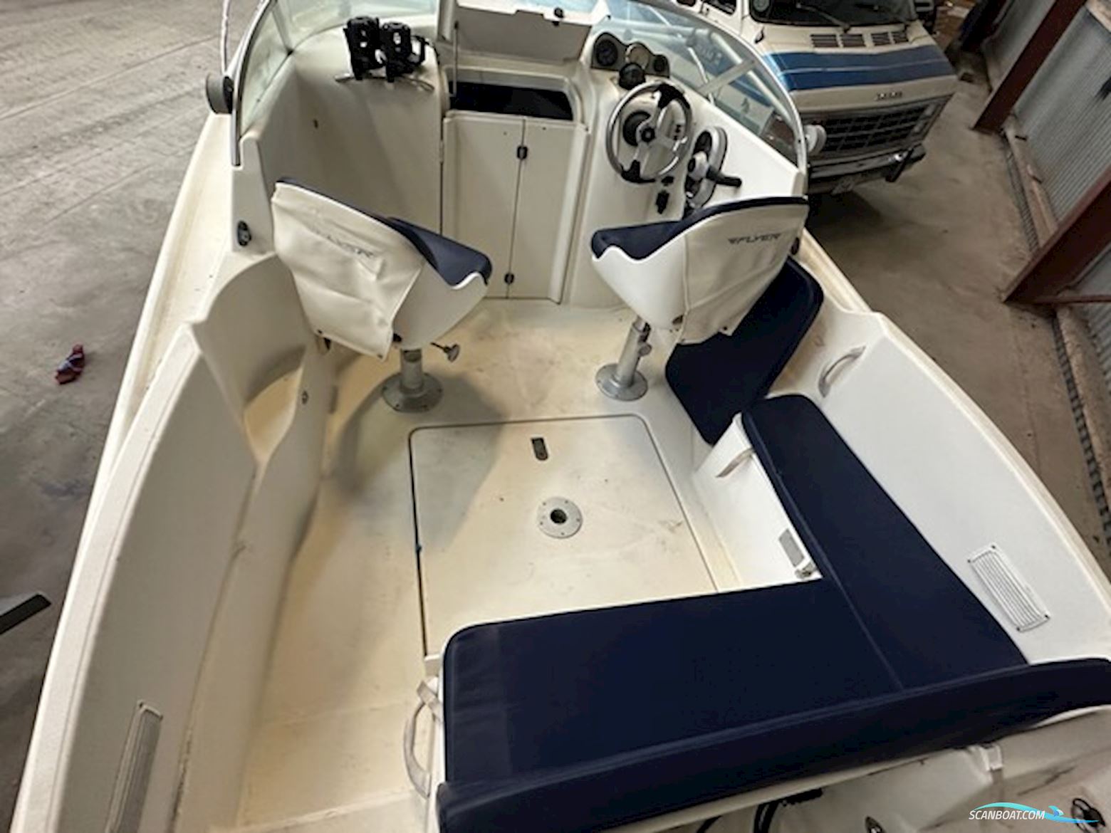 Beneteau Flyer 550 Cabin Med Trailer og Næsten ny Mercury Motor – Klar Til Sæsonen