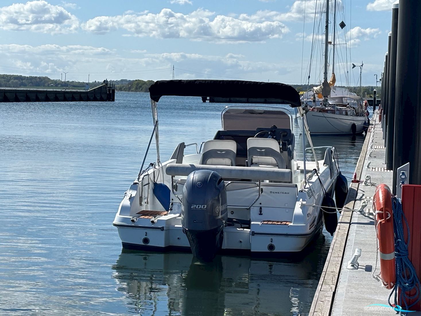 Bénéteau Flyer 6.6 Spacedeck Mit Yamaha F200 Und Trailer