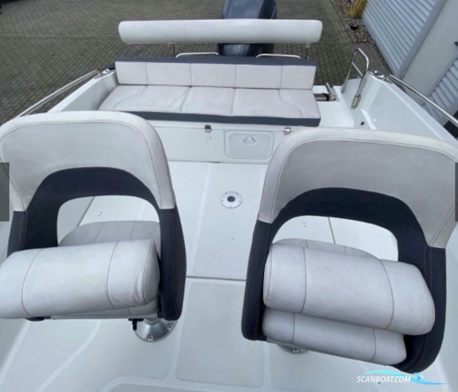 Bénéteau Flyer 6.6 Spacedeck Mit Yamaha F200 Und Trailer