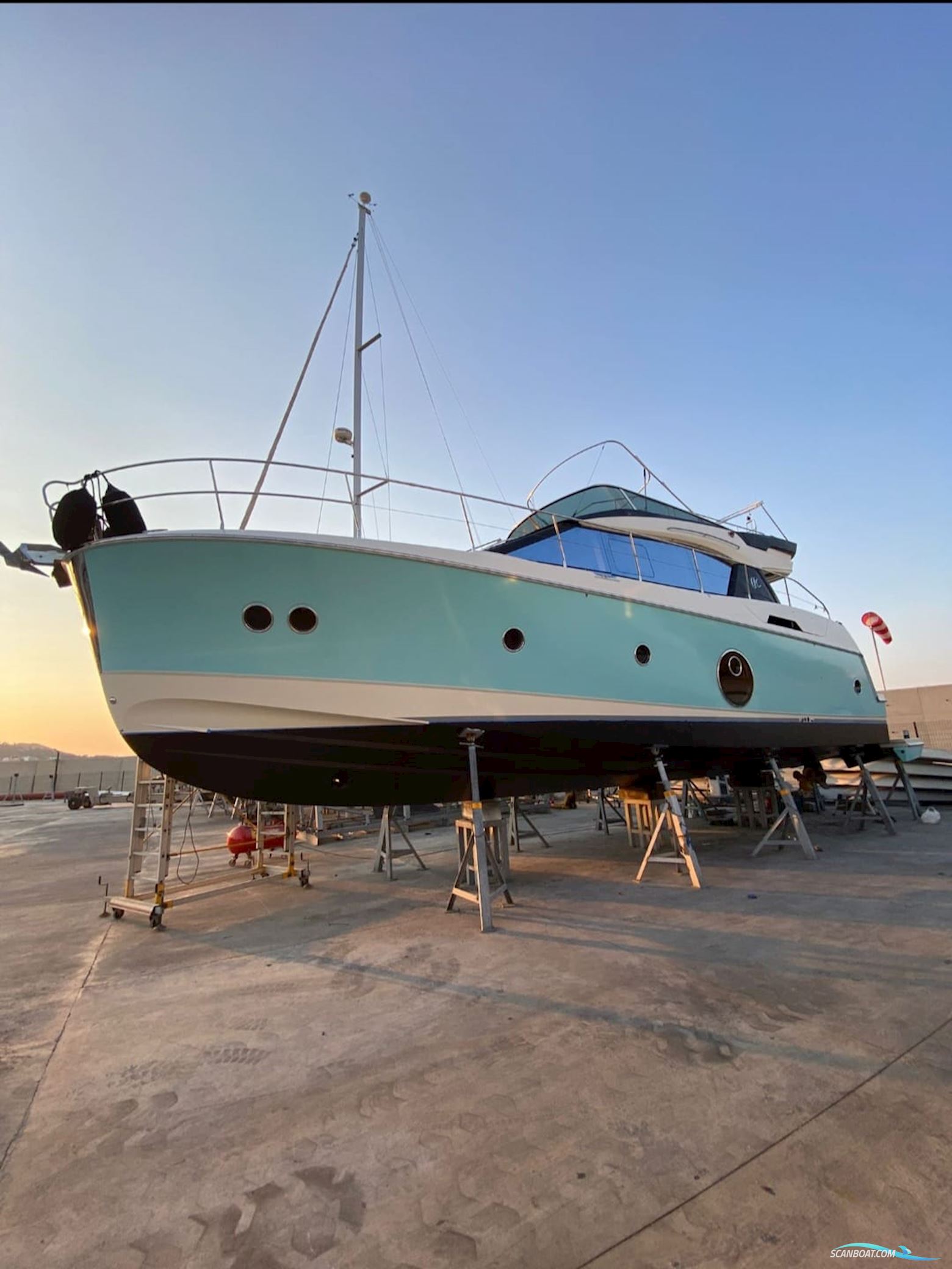 Bénéteau Monte Carlo 5 Motorbåd 2014, med Volvo Penta motor, Kroatien