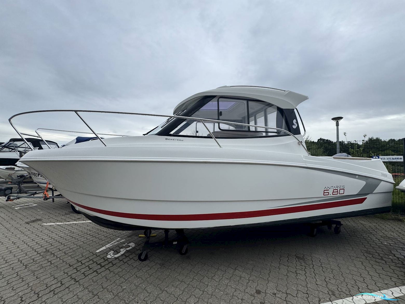 Beneteua Antares 6.80 - Yamaha F115/Udstyr