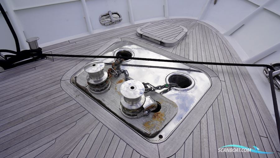 Benetti 79 Sail Division