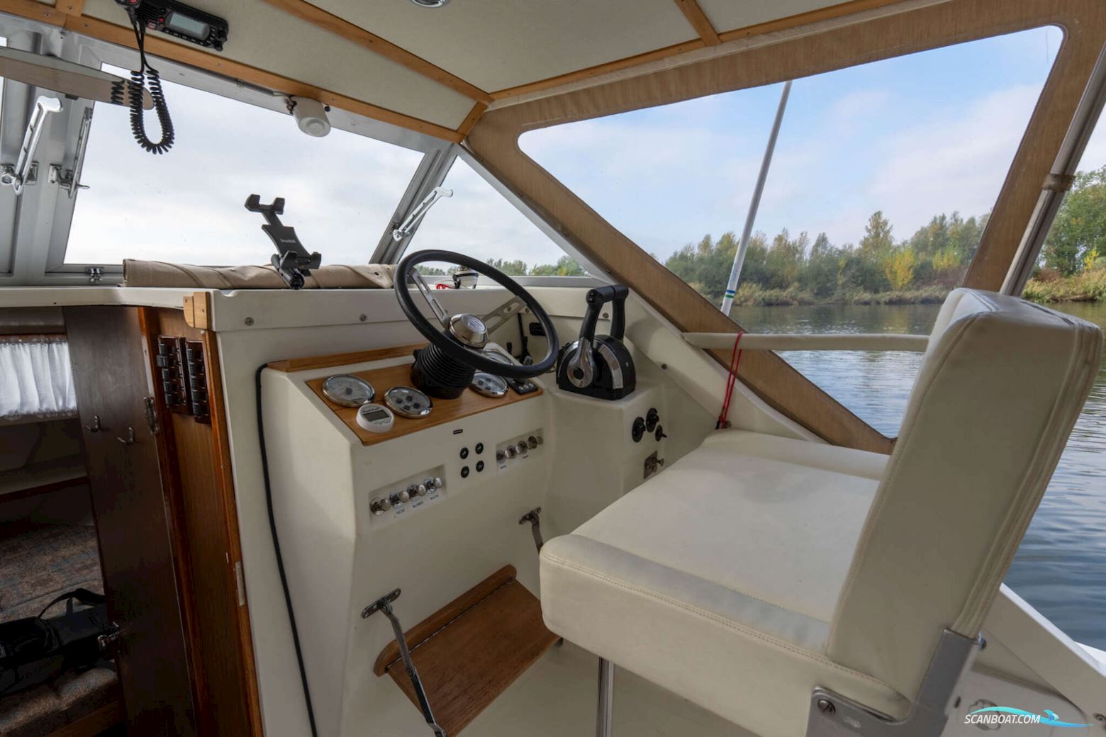 Bertram 25 Express Cruiser