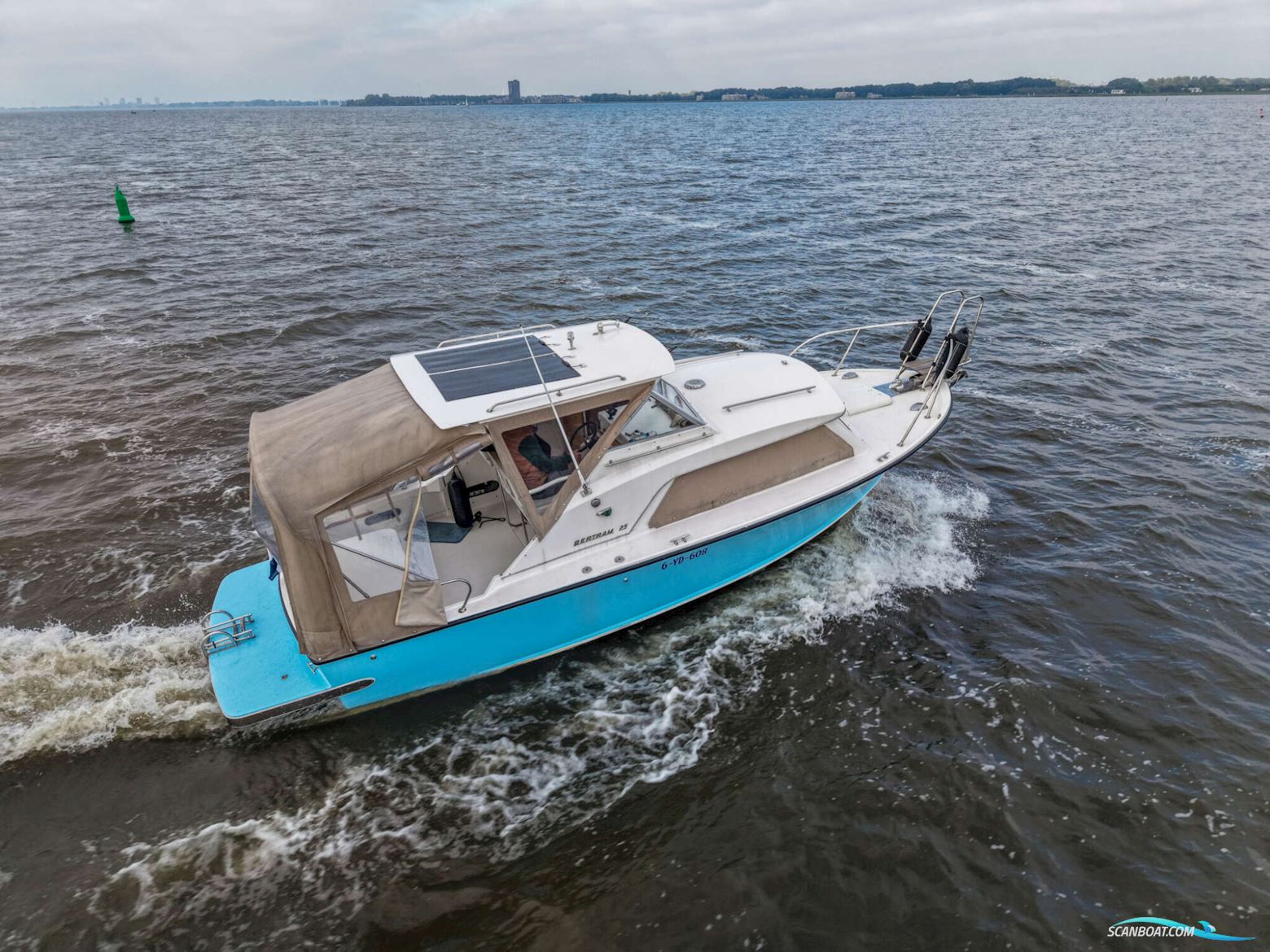 Bertram 25 Express Cruiser