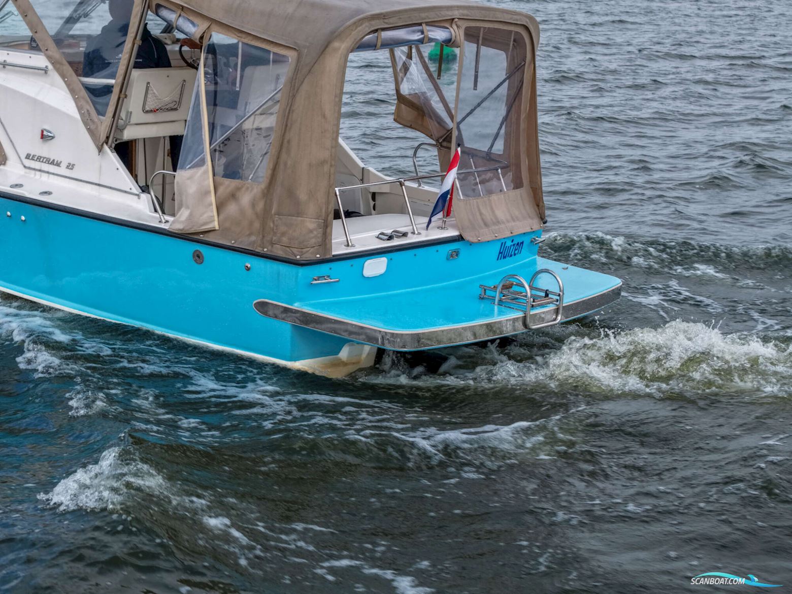 Bertram 25 Express Cruiser