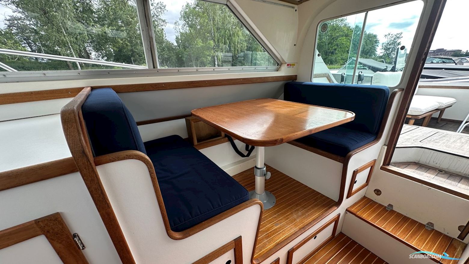 Bertram 28 Flybridge