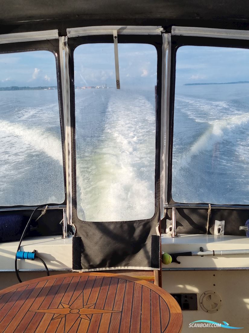 Bertram 30 Fly