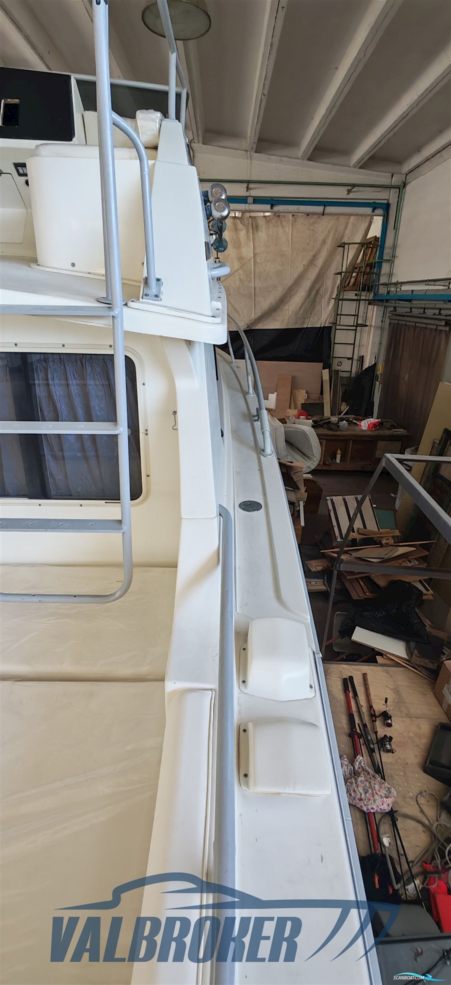 Bertram Yacht 28 Fly