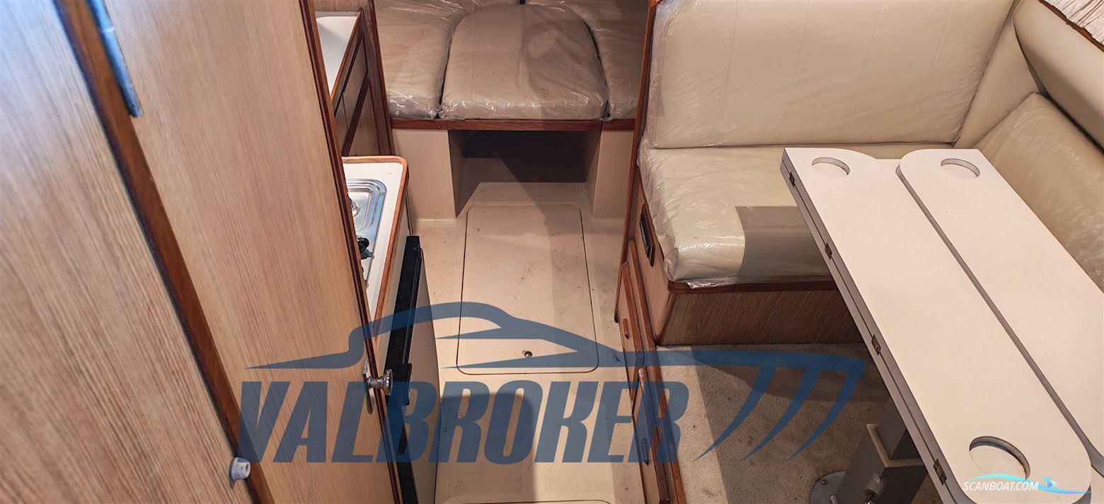 Bertram Yacht 28 Fly