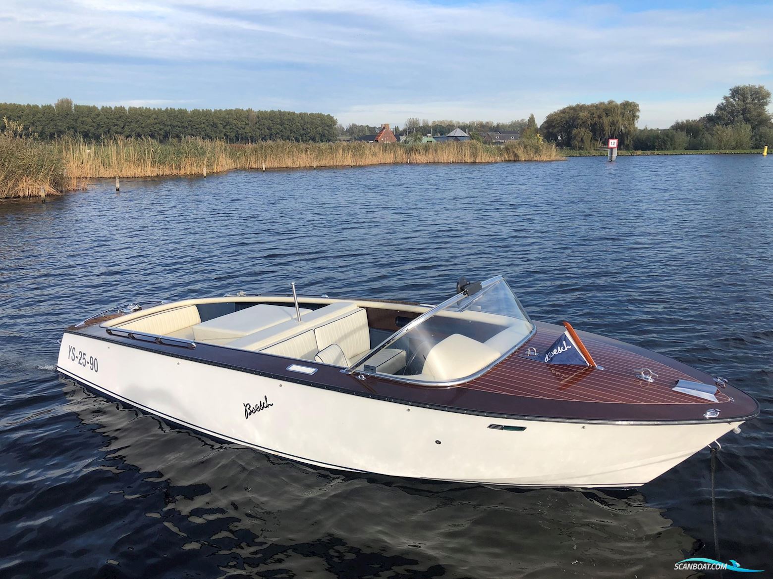 Boesch 590 Motorbåd 1986, med Boesch Marine 454 motor, Holland
