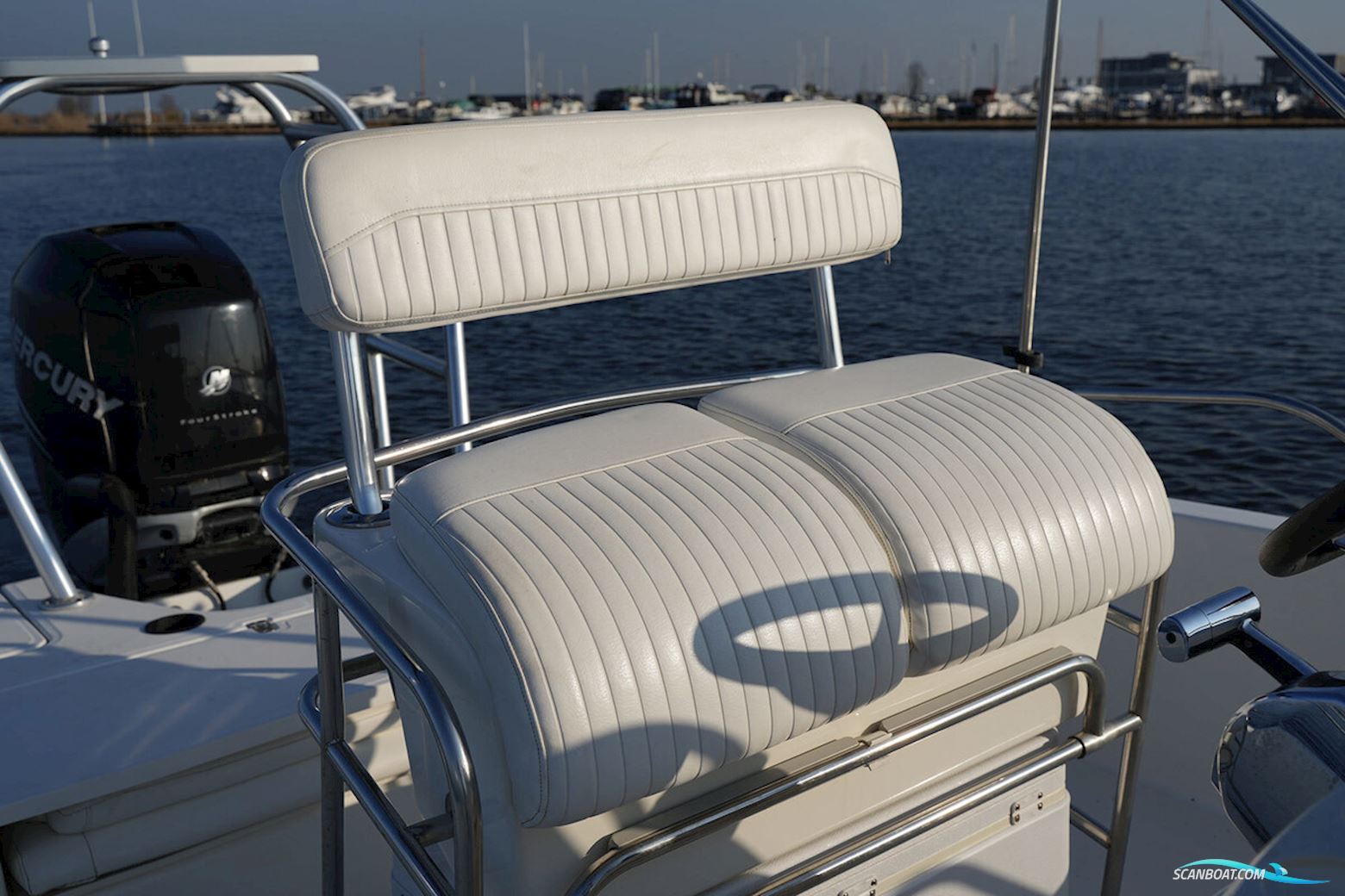 Boston Whaler 230 Dauntless
