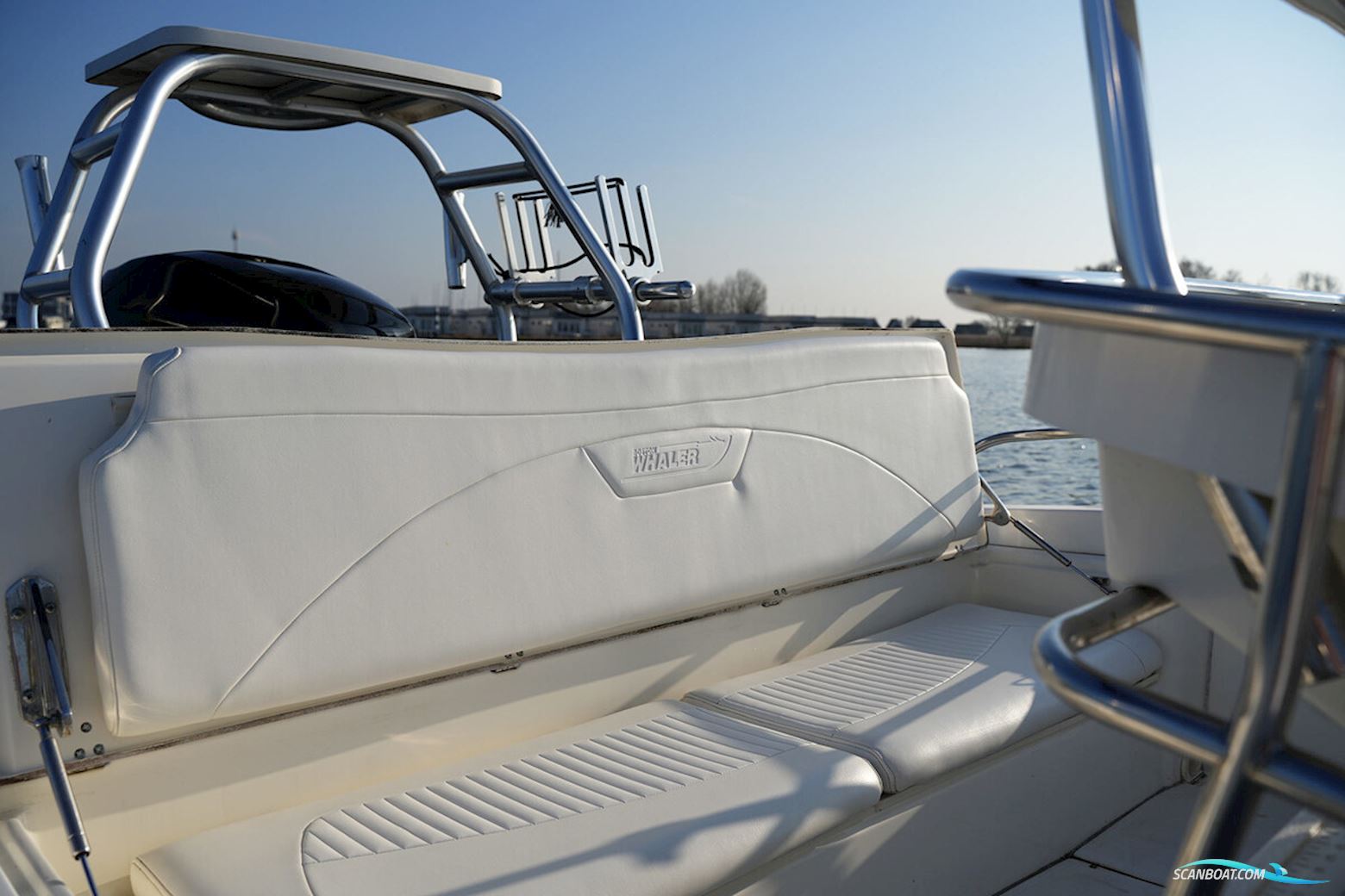 Boston Whaler 230 Dauntless