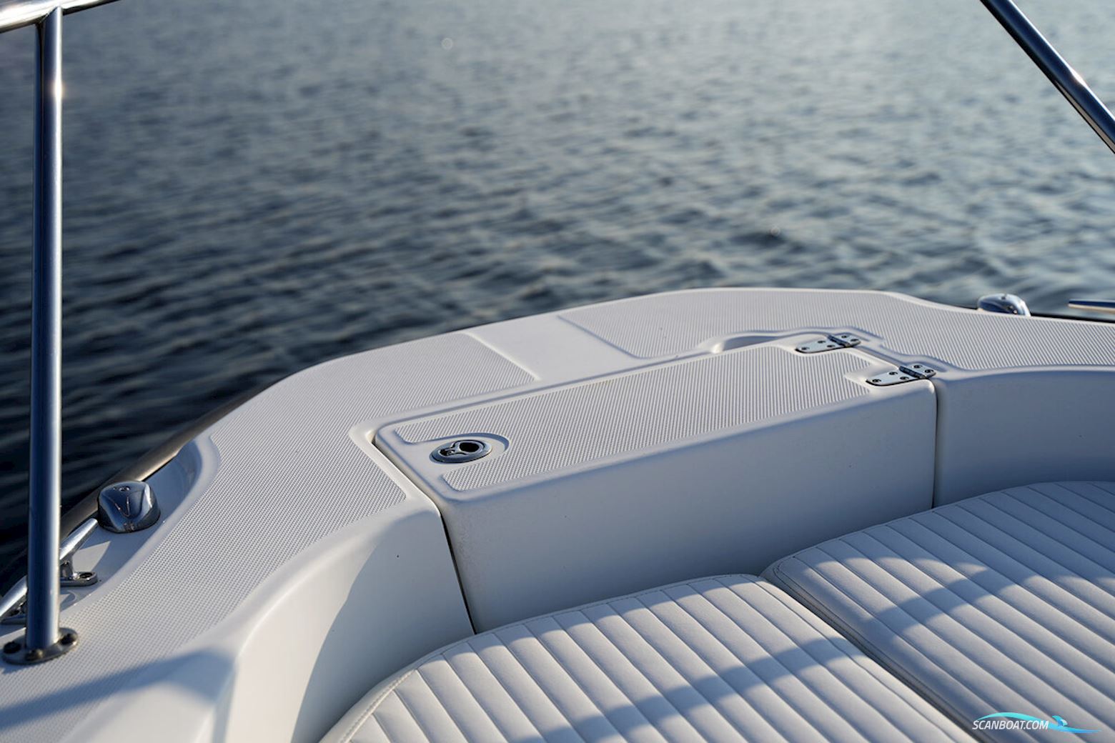 Boston Whaler 230 Dauntless