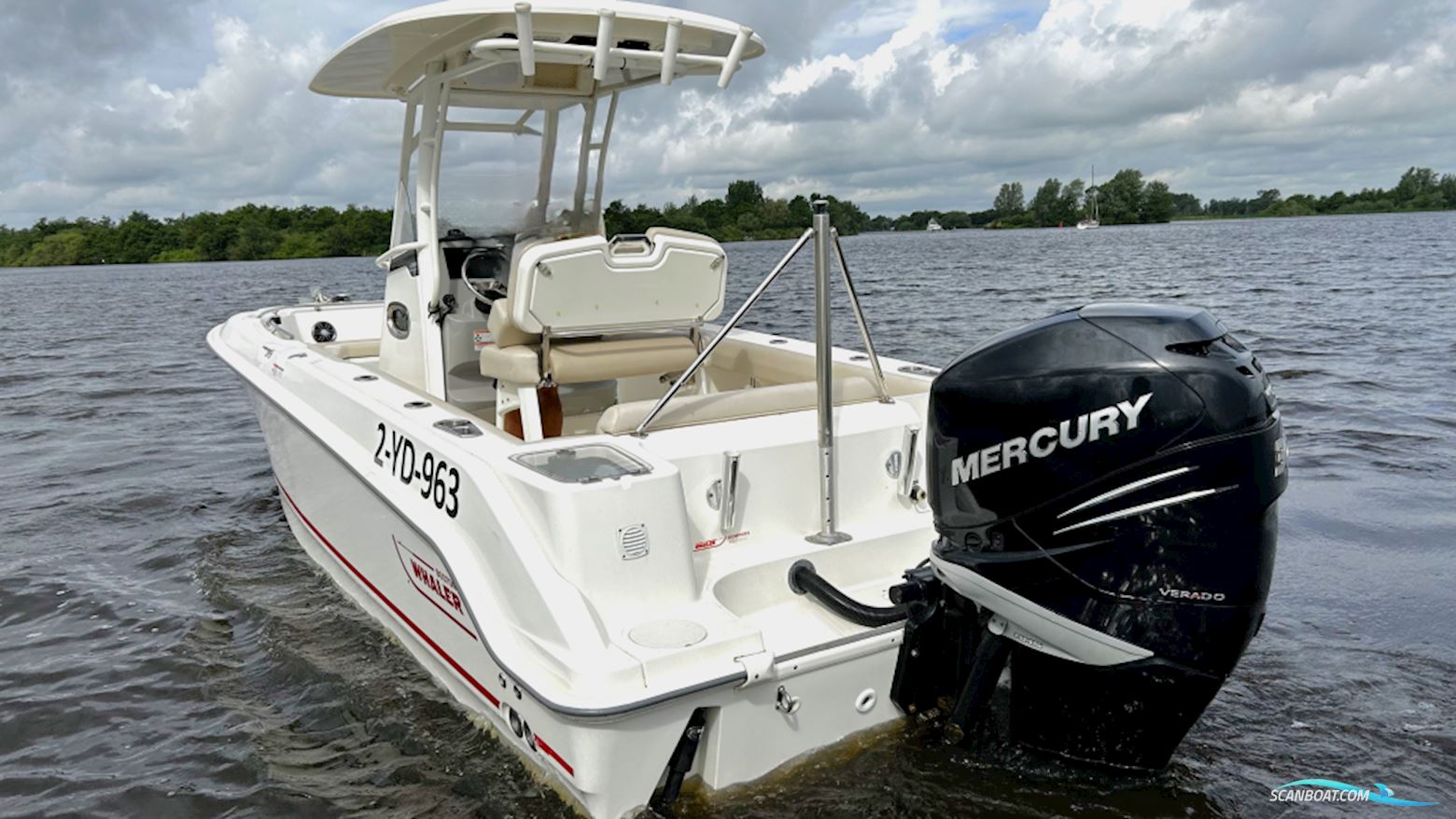 Boston Whaler 230 Outrage