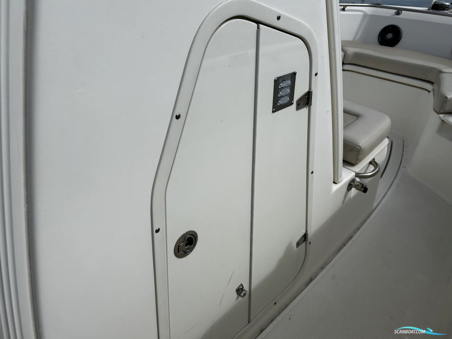 Boston Whaler 230 Outrage