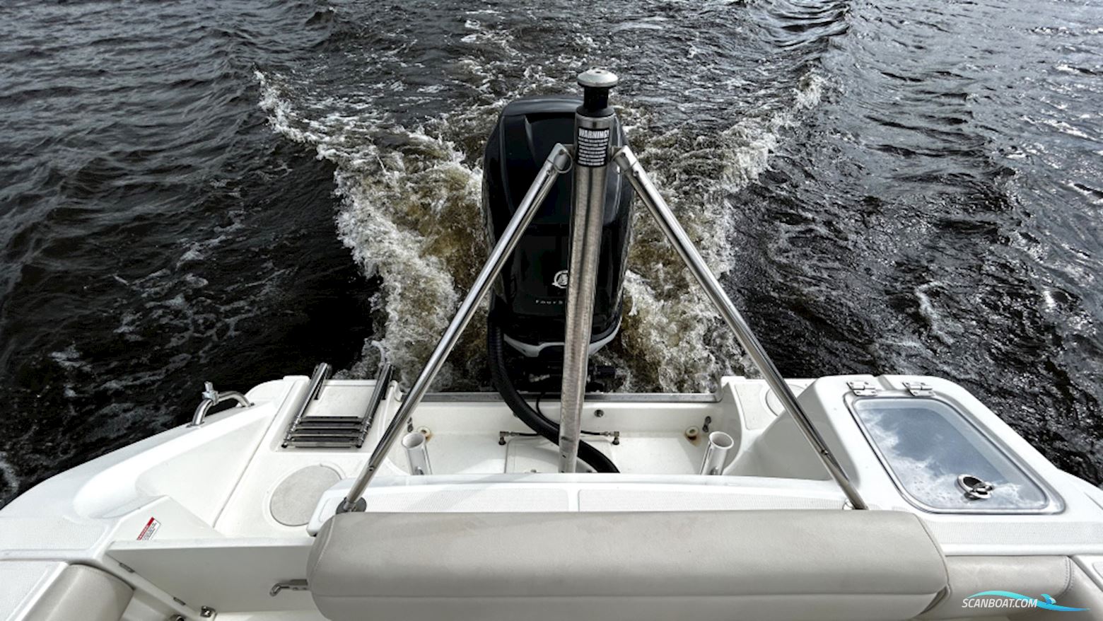 Boston Whaler 230 Outrage
