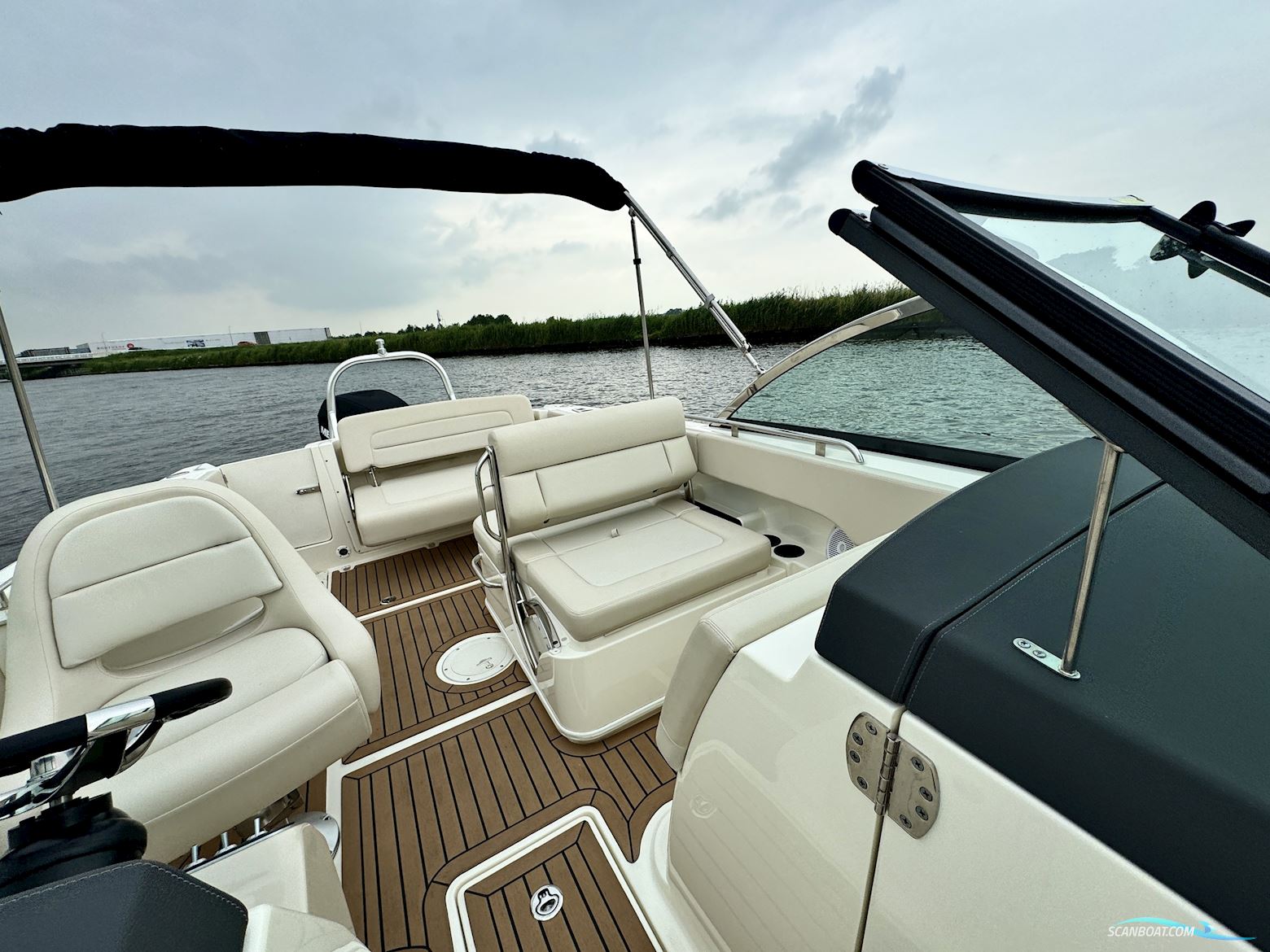 Boston Whaler 230 Vantage