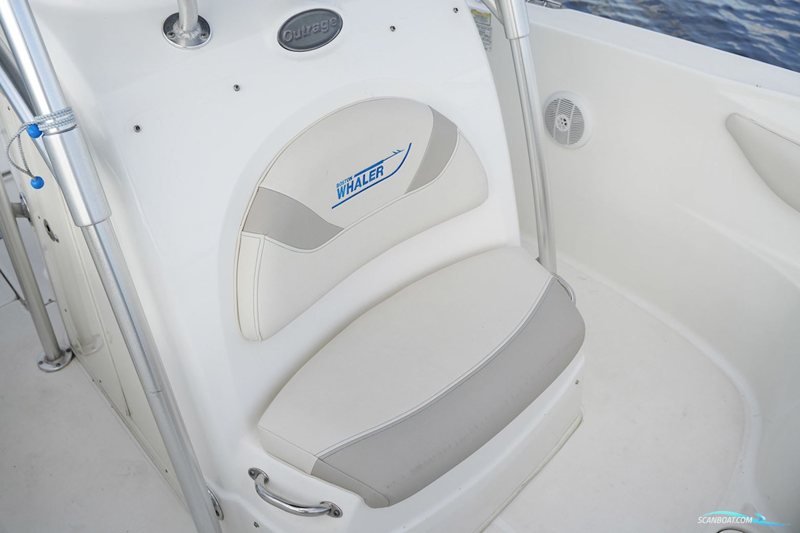Boston Whaler 270 Outrage
