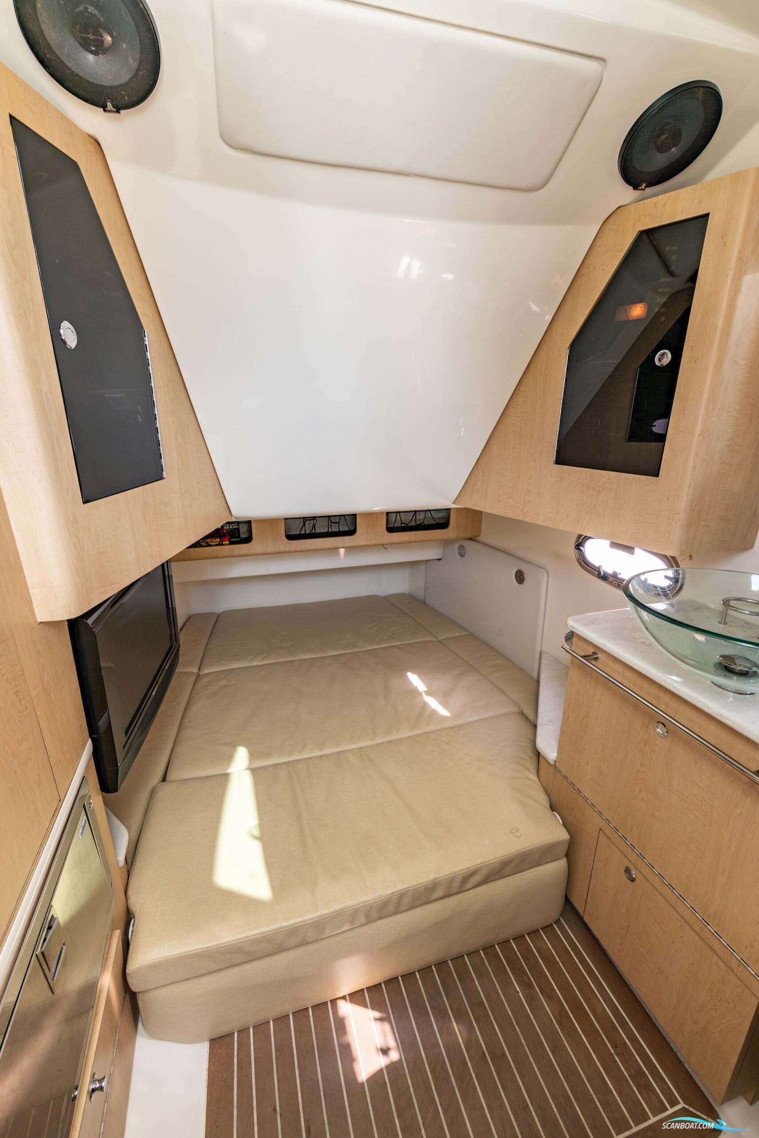 Boston Whaler 370 Outrage