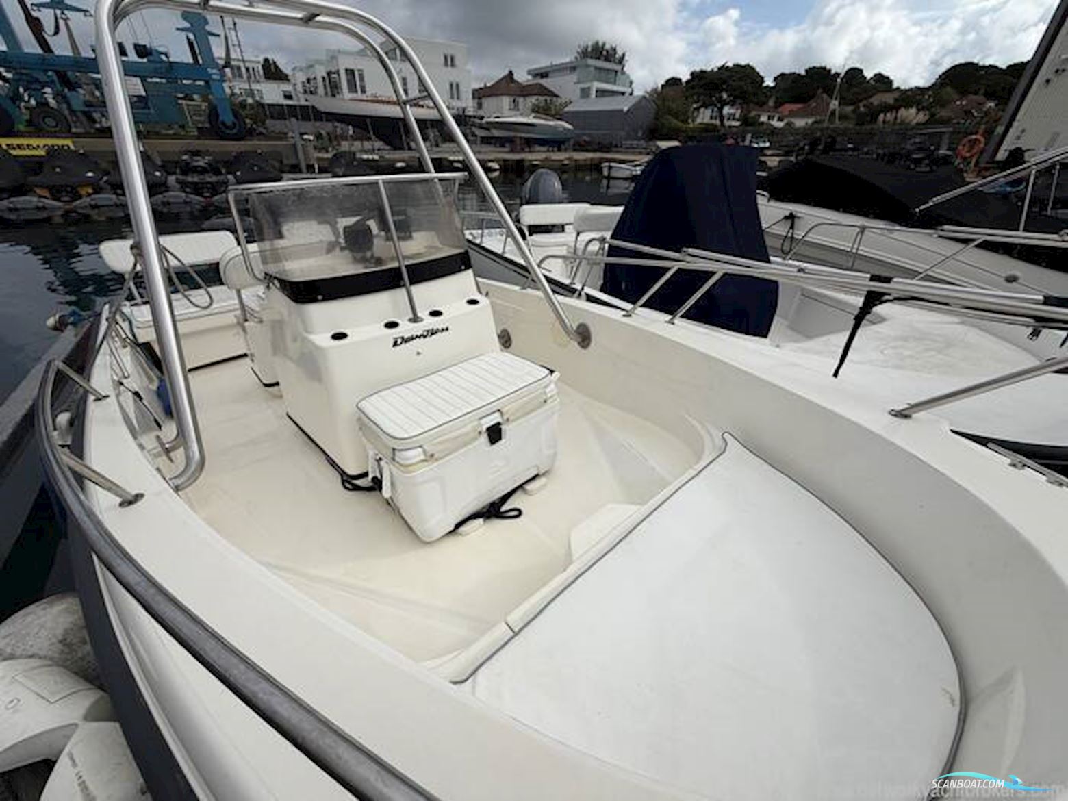 Boston Whaler Dauntless 18
