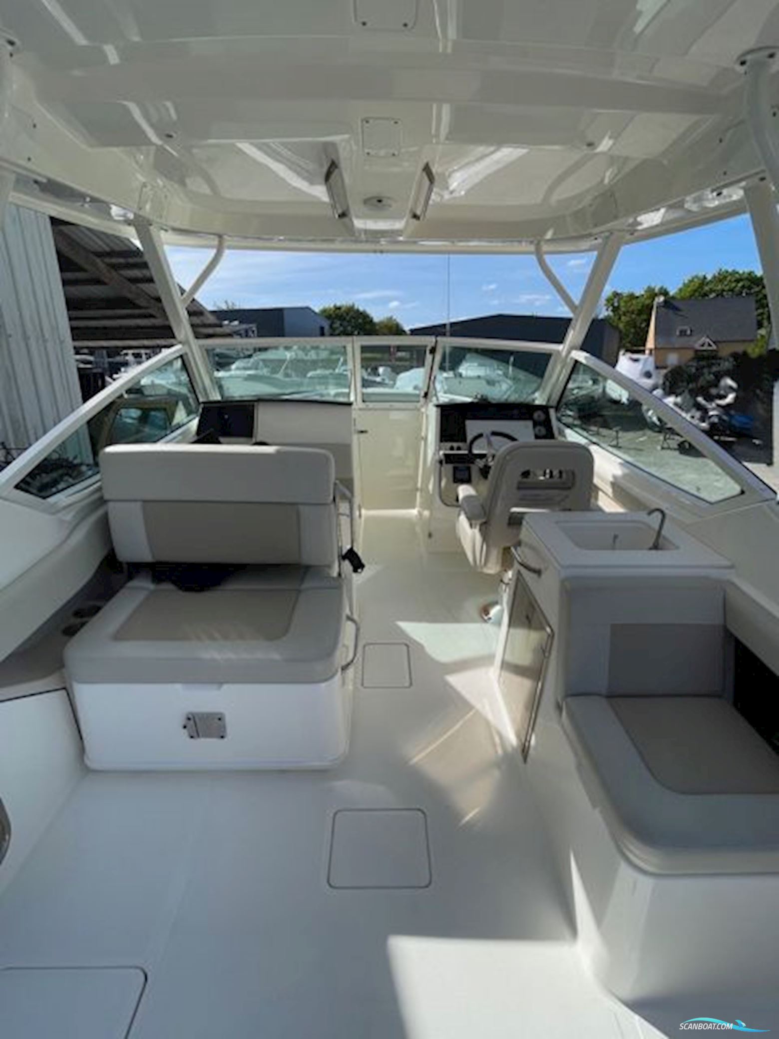 Boston Whaler Vantage 280