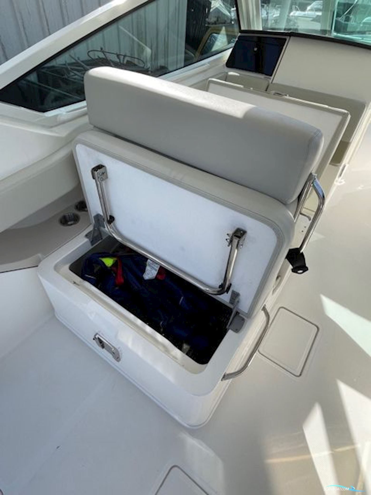 Boston Whaler Vantage 280