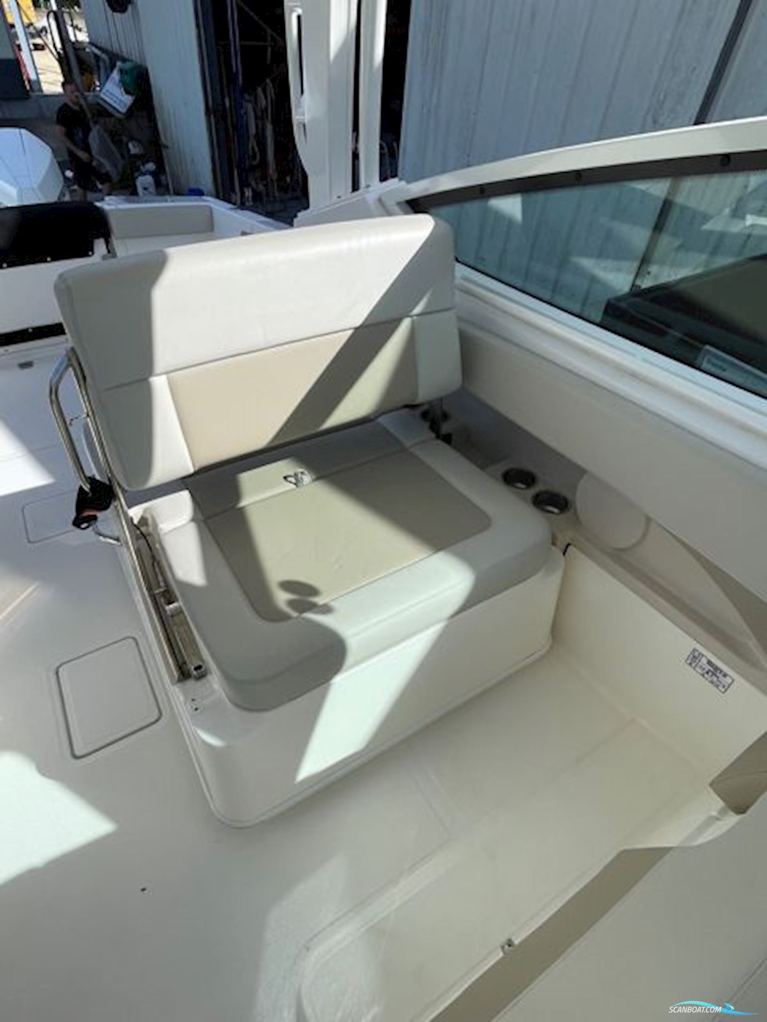 Boston Whaler Vantage 280