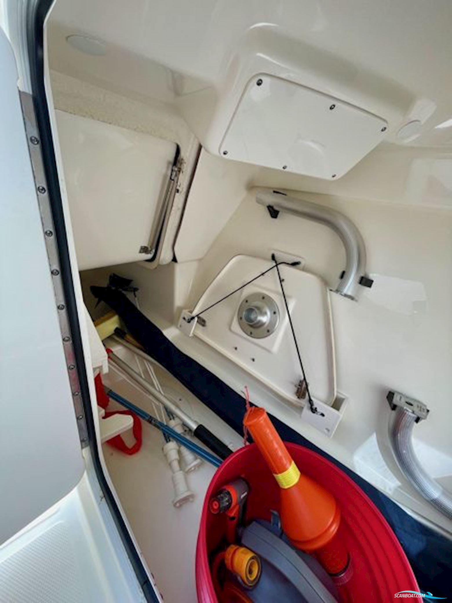 Boston Whaler Vantage 280