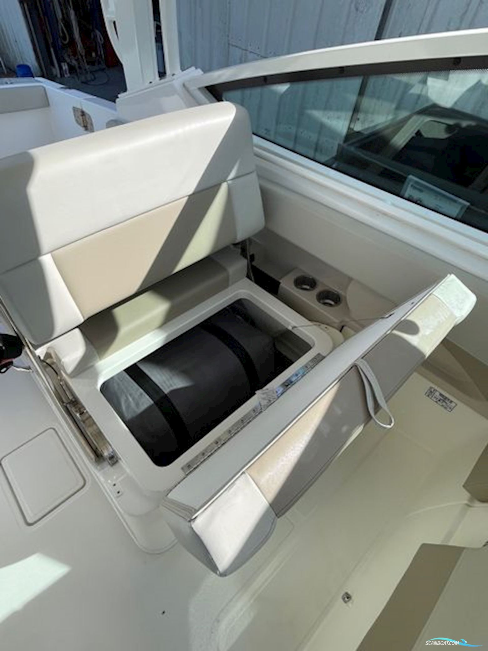 Boston Whaler Vantage 280