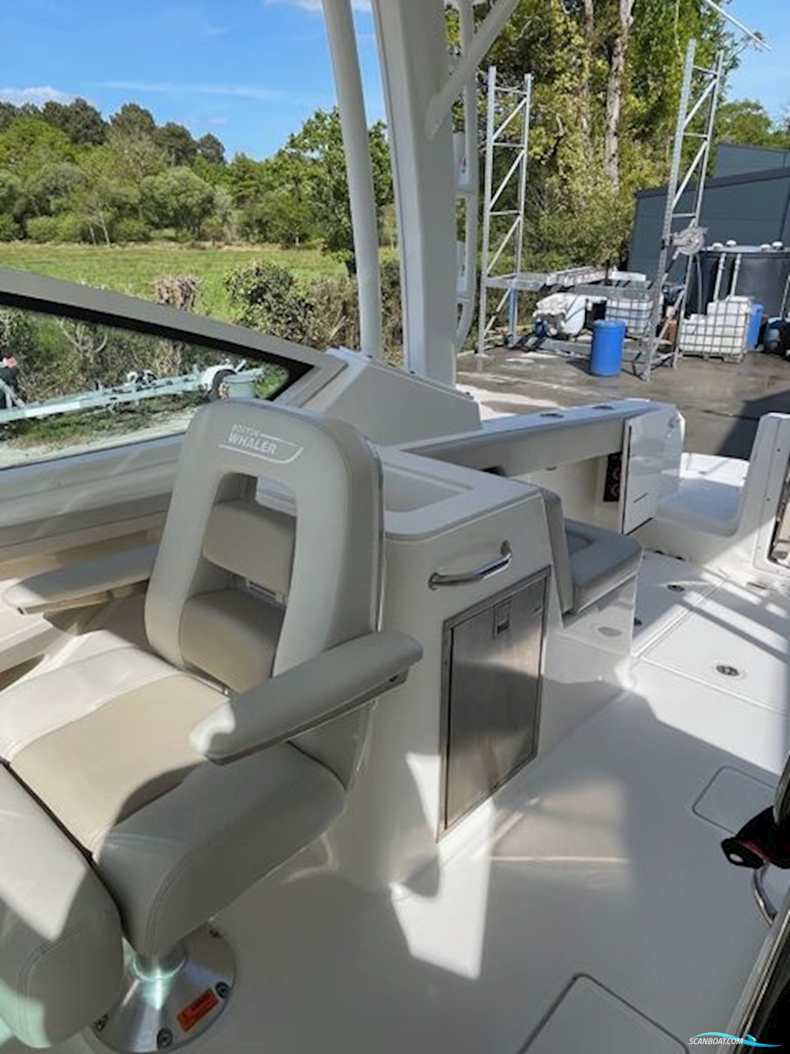Boston Whaler Vantage 280