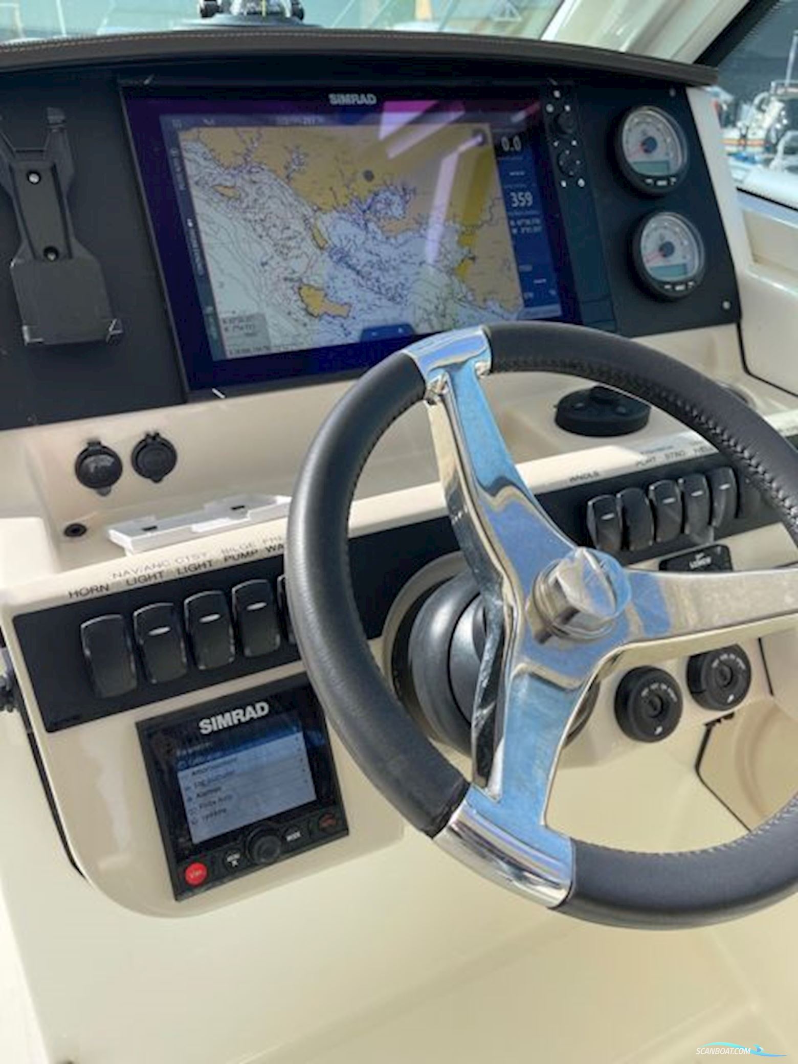 Boston Whaler Vantage 280