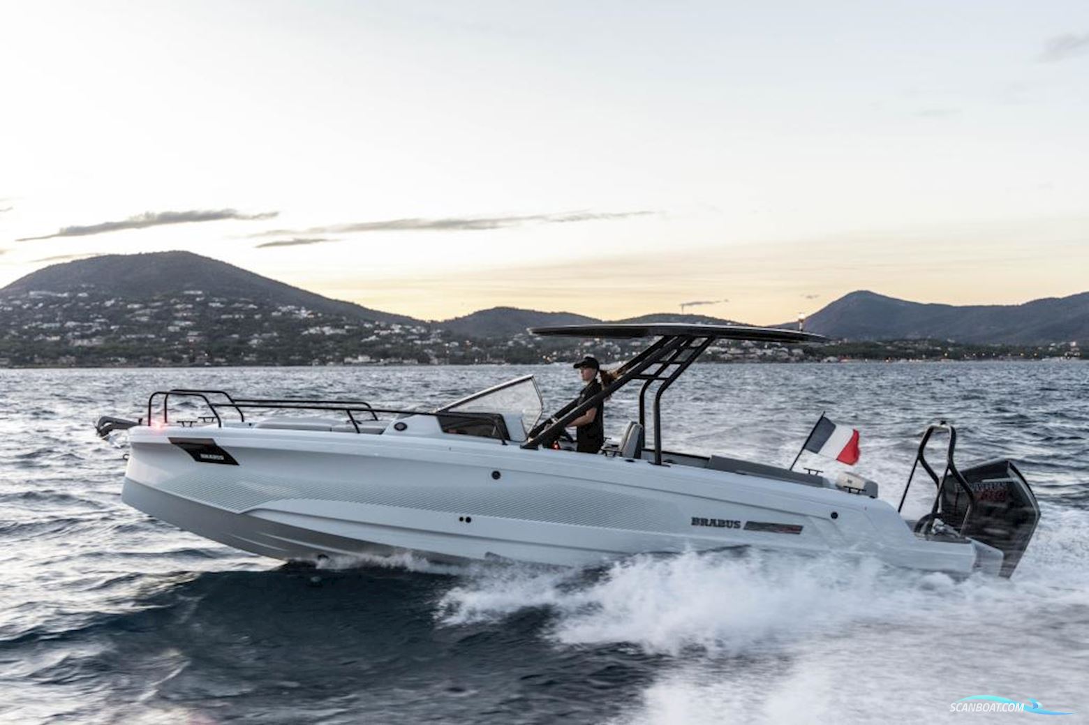 Brabus 300 Shadow - Multistorage Motorbåd 2023, med Mercury motor, Frankrig