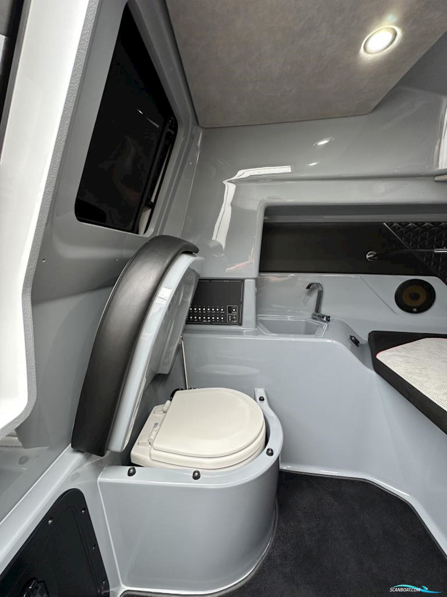 Brabus 300 Shadow - Multistorage