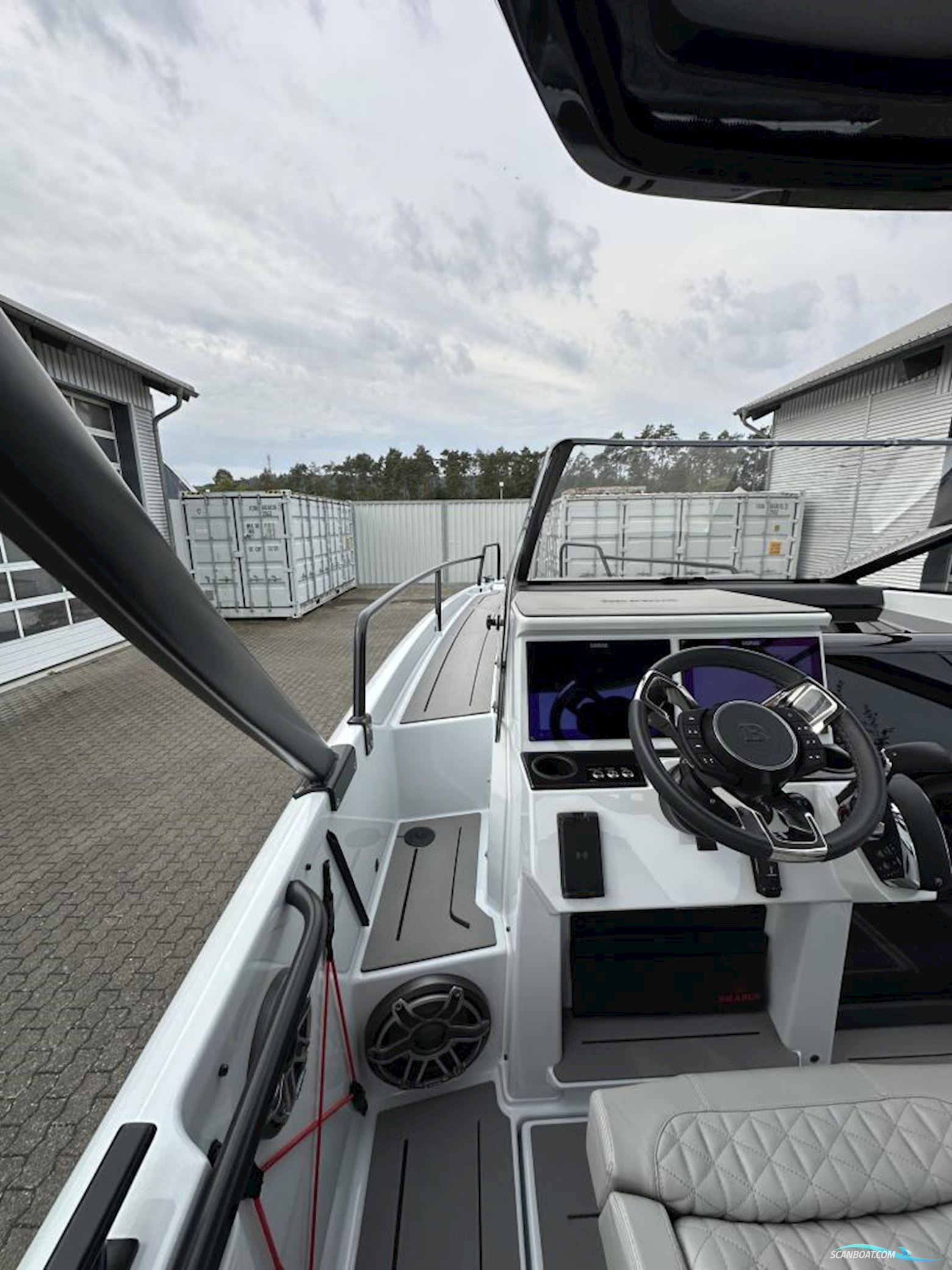 Brabus 300 Shadow - Multistorage