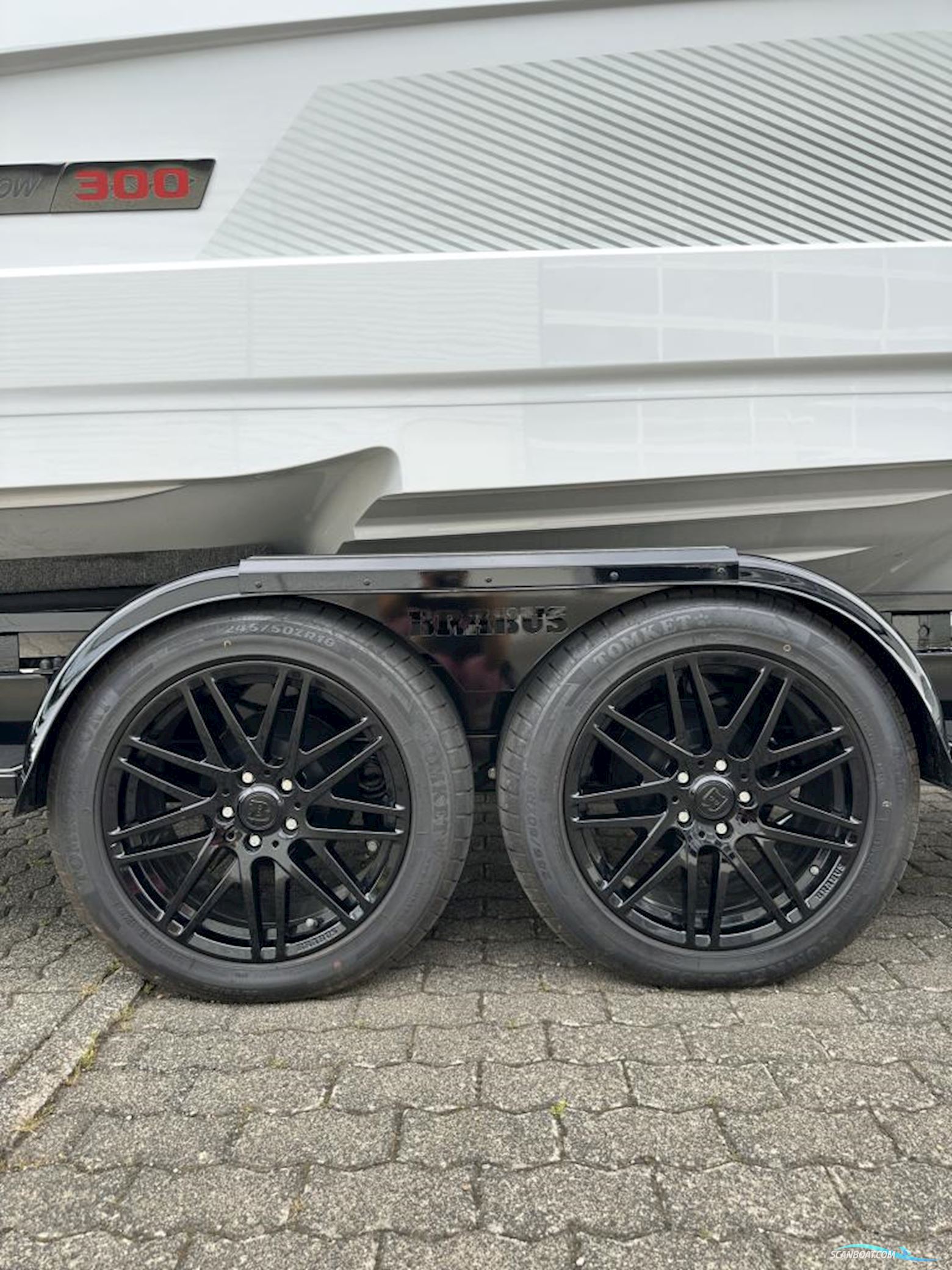 Brabus 300 Shadow - Multistorage