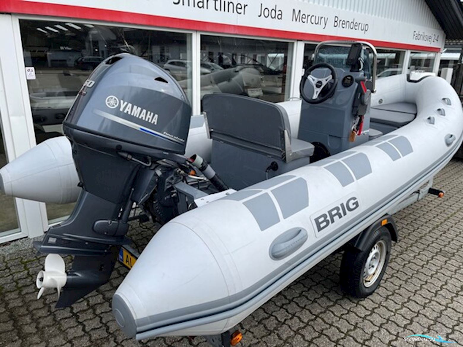 Brig Falcon Rider F500L med 60 hk Yamaha-EFI 4 takt og 1000 kg Brenderup bådtrailer