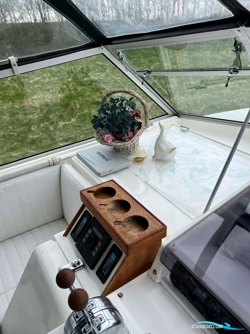 Broom 12M Monarch
