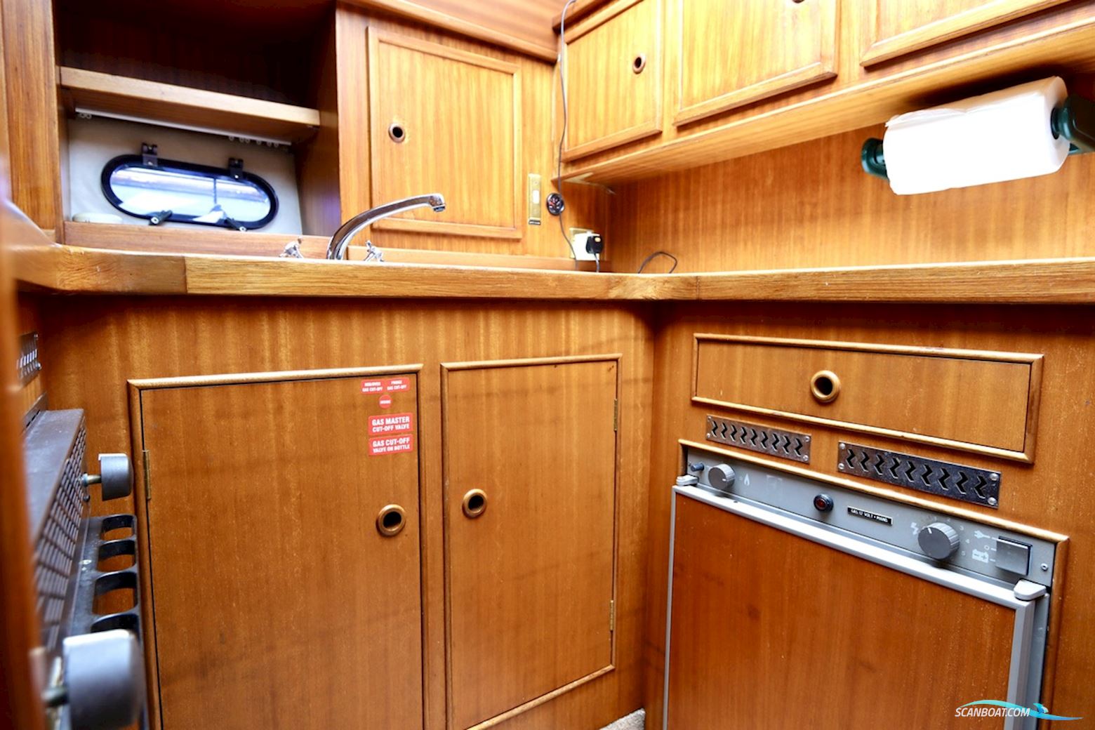 Broom 33