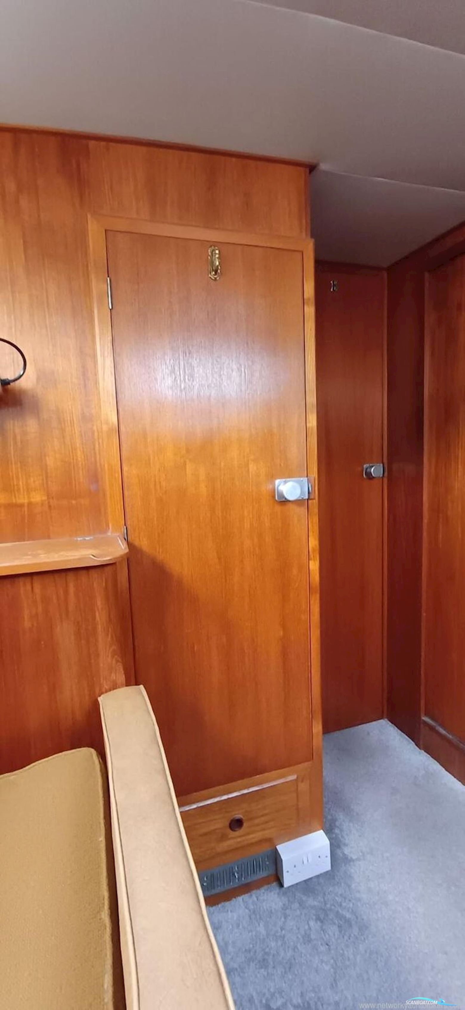 Broom Ocean 37