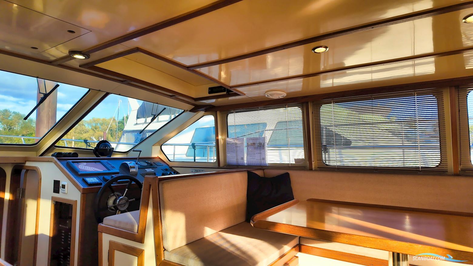 Bruce Roberts Euro 12.00 Flybridge