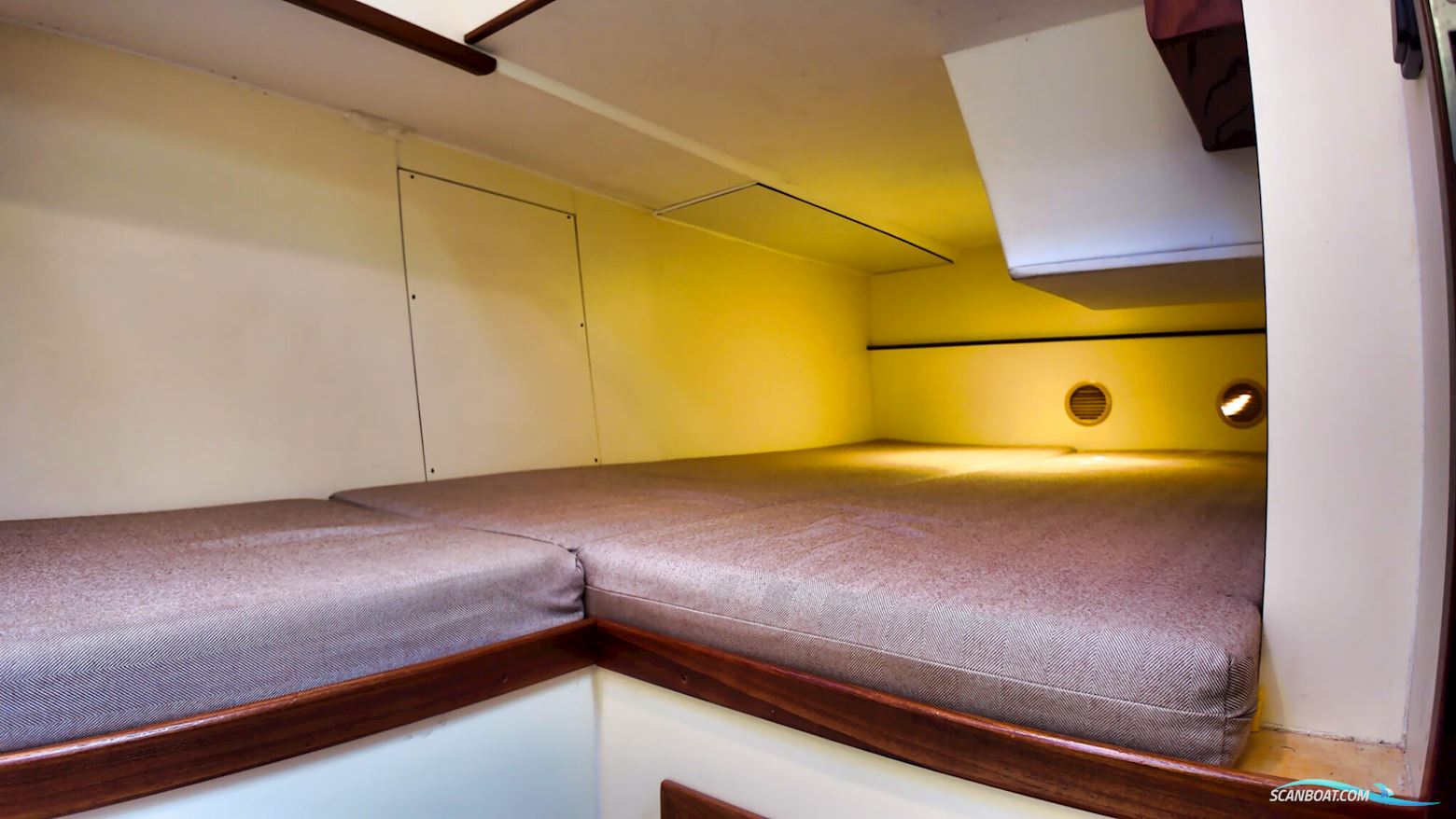 Bruce Roberts Euro 12.00 Flybridge