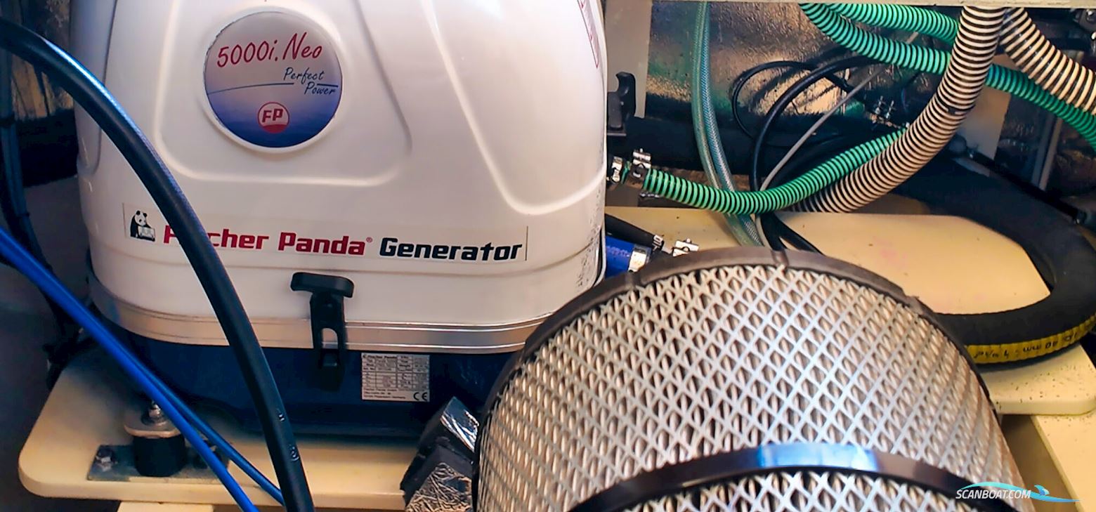 Bruce Roberts Euro 12.00 Flybridge