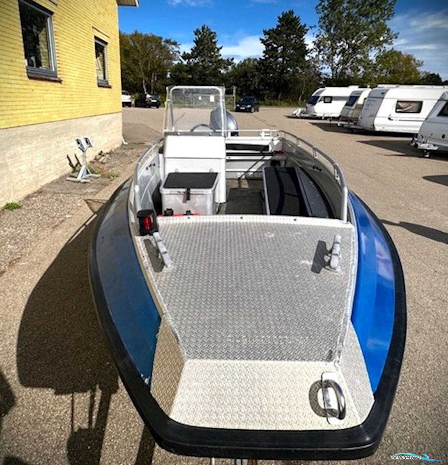 Buster M Styrepultbåd m. Yamaha 50 HK (2005) – Perfekt Til Fiskeri og Fritid