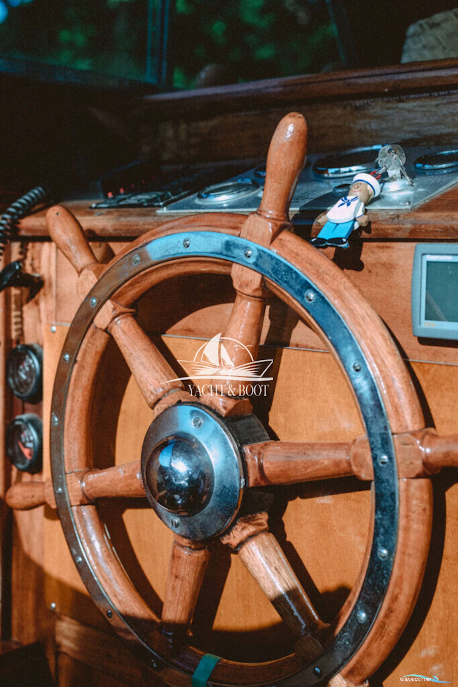 CAMMENGA Backdecker