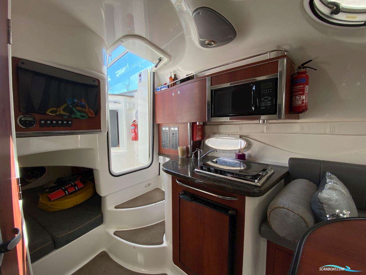 Campion Allante 825 Mid Cabin